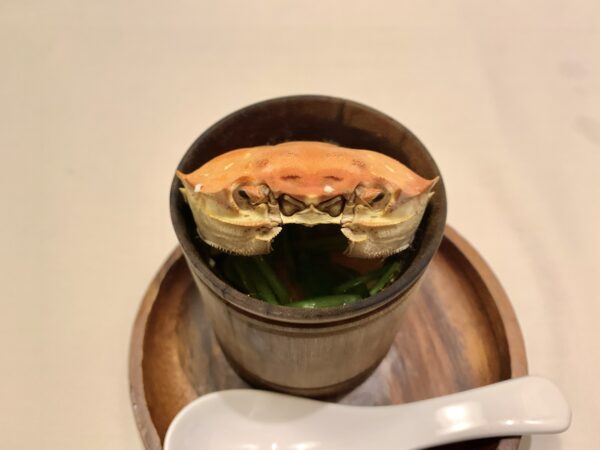 上海蟹と鶏豚挽き肉 湖南風竹筒スープ